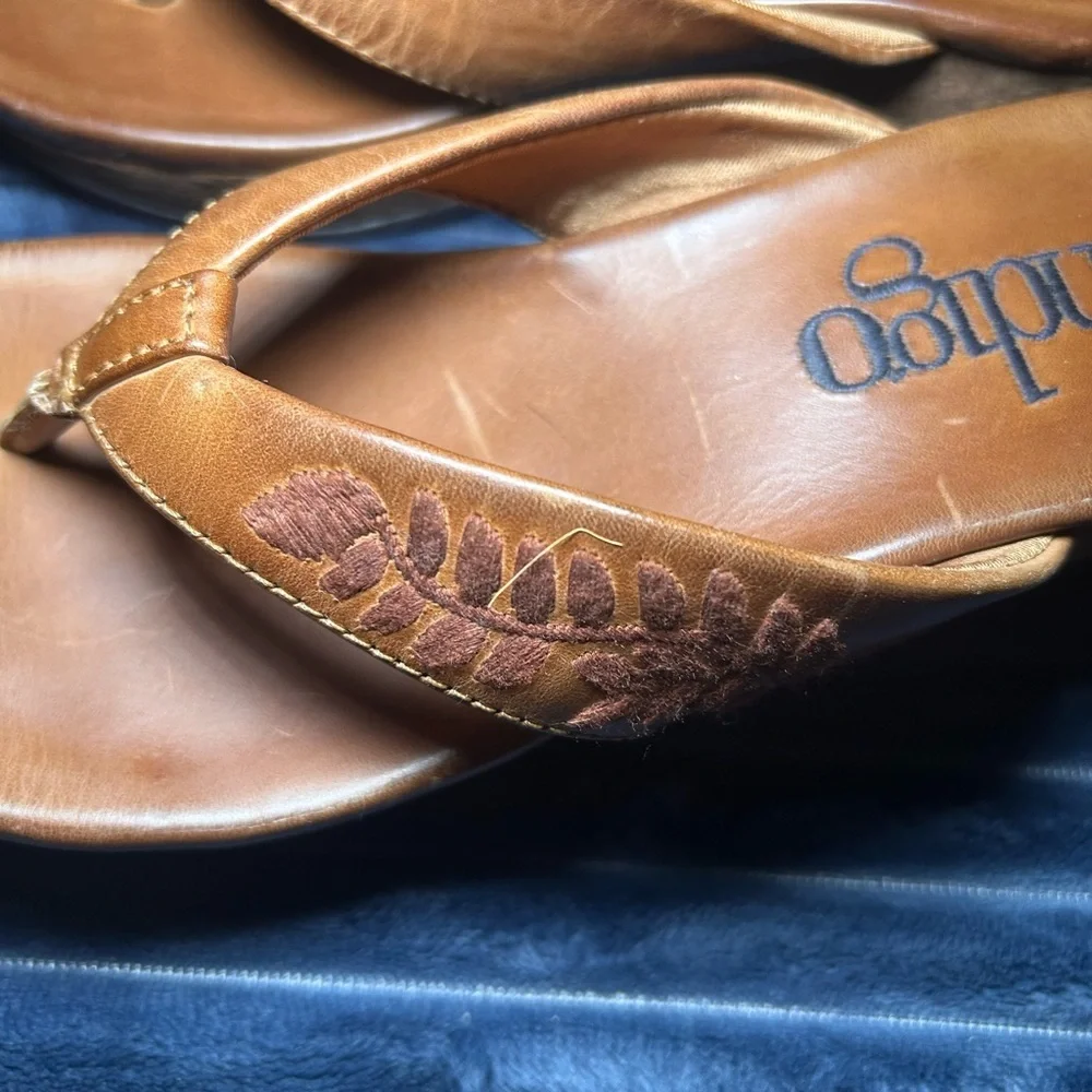 Indigo by Clarkes size 5 leather embroidered floral platform wedge thong shoes